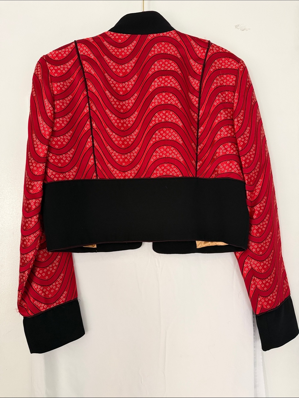 Red & Black Cropped Wave-Print Blazer by Night Lights/Size 6 - Picture 4 of 6